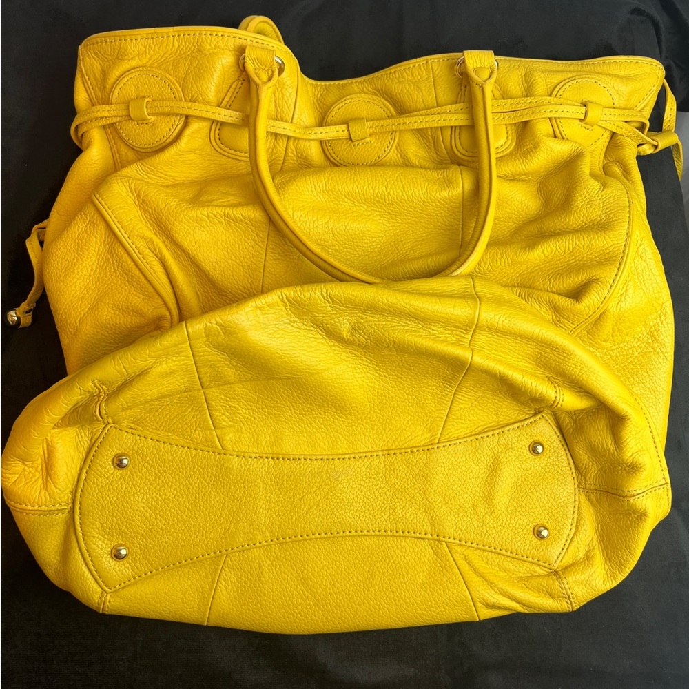 Isaac Mizrahi Live Yellow Pebbled Leather Drawstring Bucket Handbag  Purse Set - Picture 3 of 16